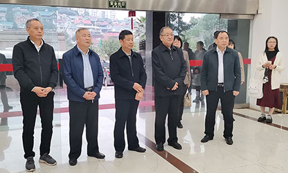 福建省政協(xié)副主席、省工商聯(lián)主席王光遠(yuǎn)一行視察虹潤(rùn)公司